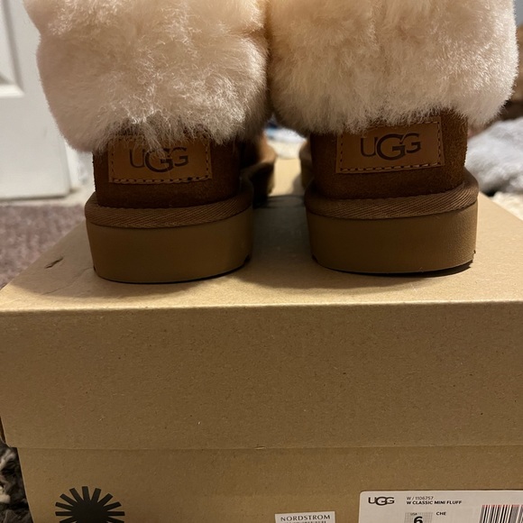 BRAND NEW UGGS IN BOX - Picture 2 of 6